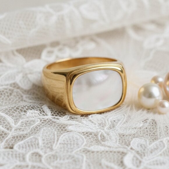 🆕️Elegant 18K Gold Plated  Stainless Steel Fashion Chunky Shell Statement Ring - Picture 8 of 9